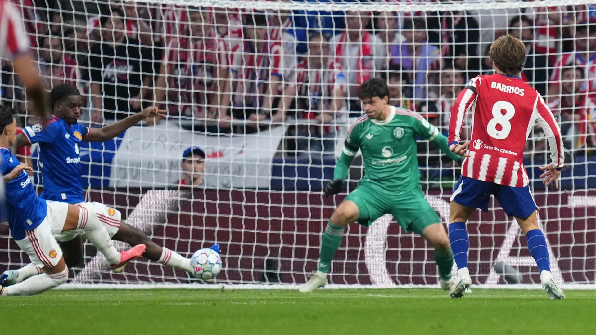 Pablo Barrios in Atlético Madrid's red-and-white home kit strikes at goal as Manchester United's green-shirted goalkeeper and blue-shirted defenders react at the Riyadh Air Metropolitano. Photo: Sky Sports