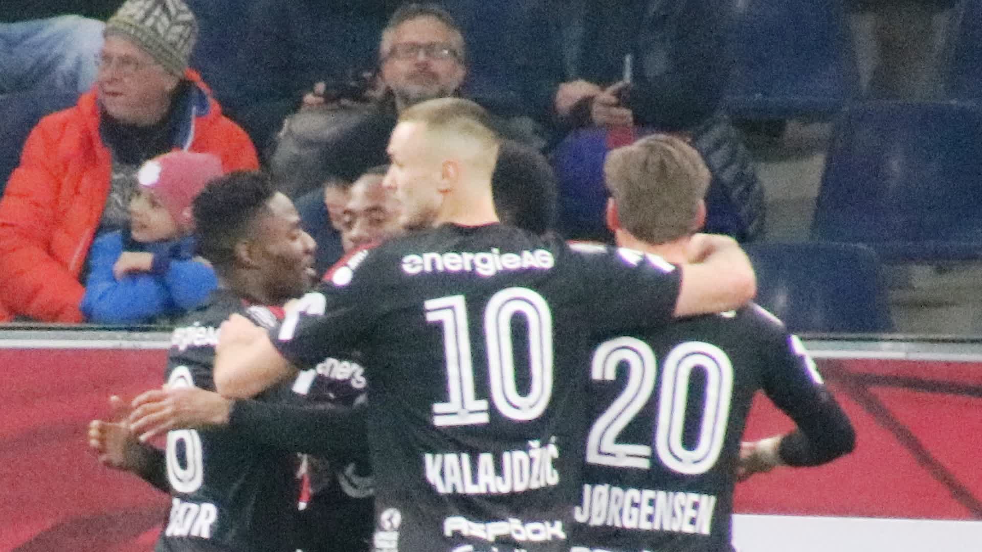 Saša Kalajdžić (number 10) celebrating with LASK teammates, seen from behind in a black club kit during an Austrian Bundesliga match in April 2026