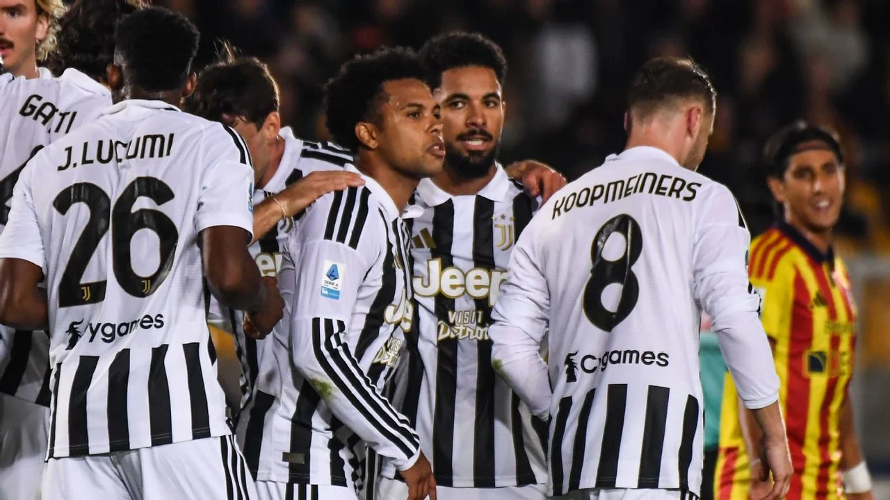Juventus players, including Weston McKennie, Douglas Luiz, Teun Koopmeiners and Jhon Lucumí, celebrate a goal in their black-and-white home shirts against Lecce at the Stadio Via del Mare on 25 October 2026, with a Lecce player in red and yellow on the right. Photo: Getty Images via ESPN