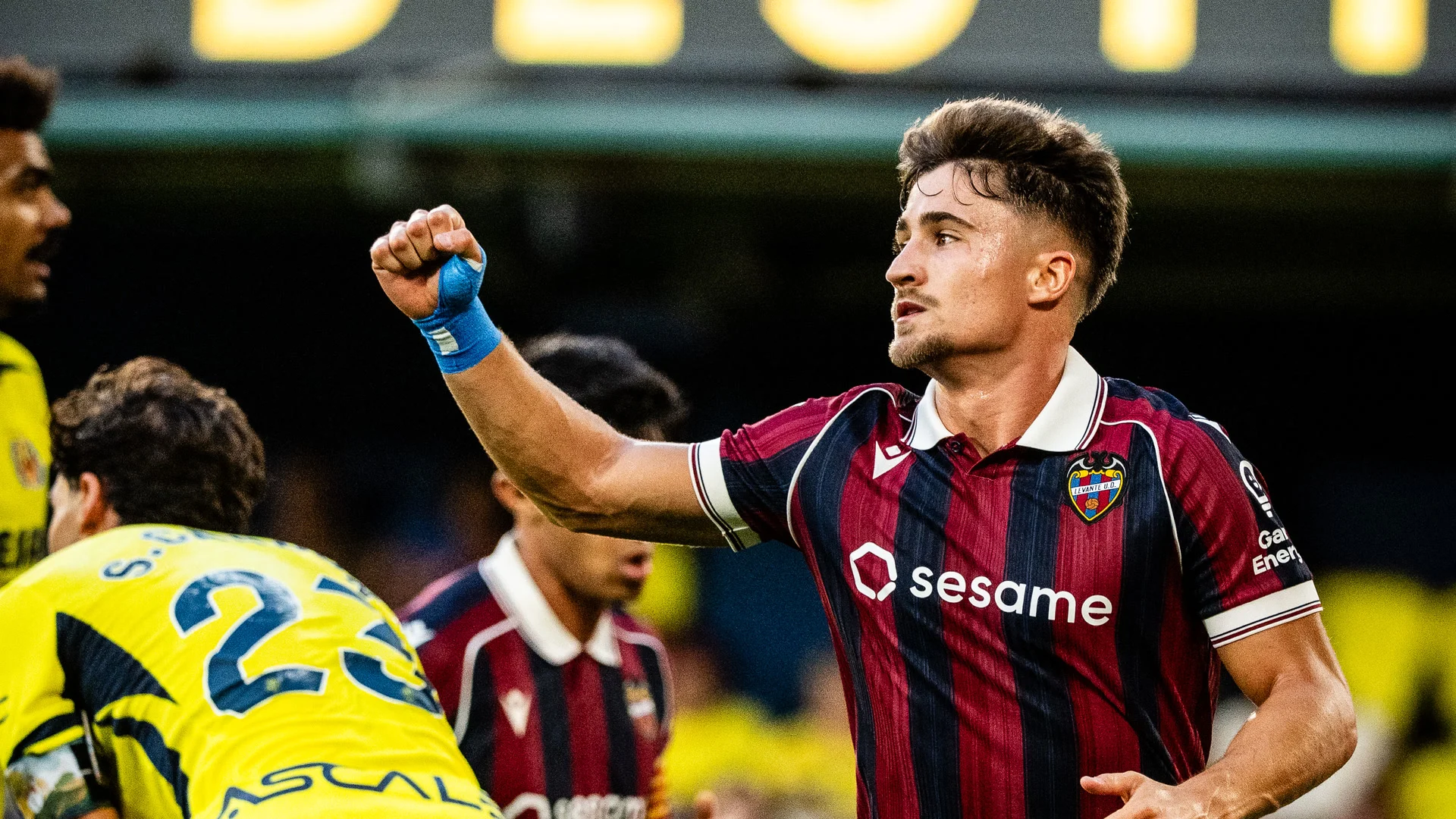 Levante forward Iván Romero clenches his fist in celebration after scoring against Villarreal at the Estadio de la Cerámica
