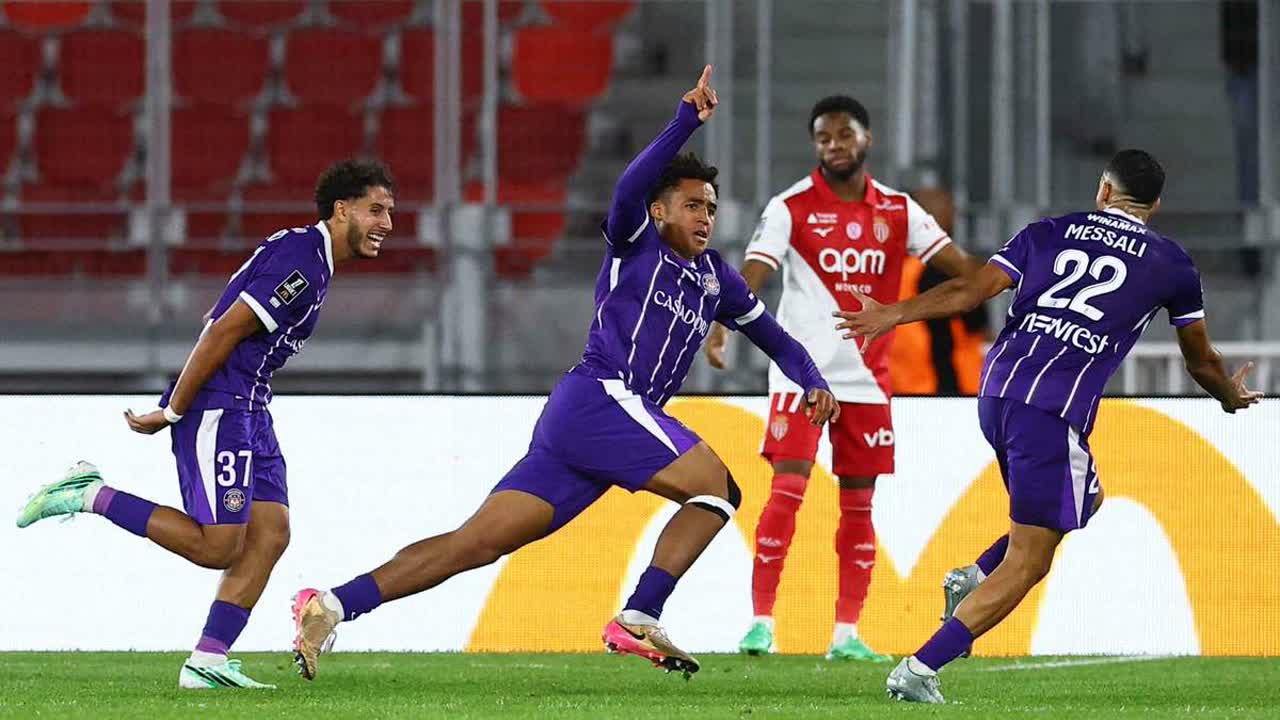 Sion Oppong celebrates in Toulouse's purple kit after equalising against Monaco at the Stade Louis II. Photo: Reuters / Manon Cruz via Flashscore