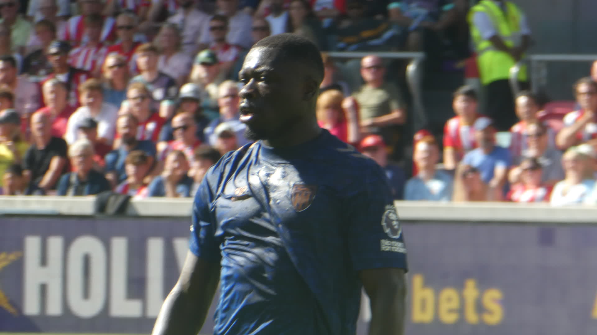Brian Brobbey in a navy Sunderland kit during Brentford vs Sunderland on 5 September 2026