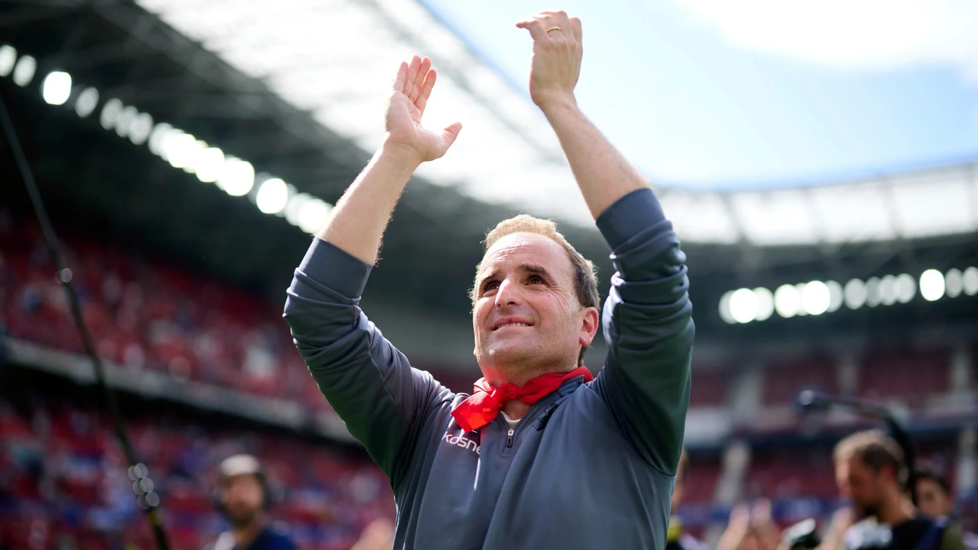 Jagoba Arrasate in an Osasuna training top and red neckerchief applauds supporters at El Sadar