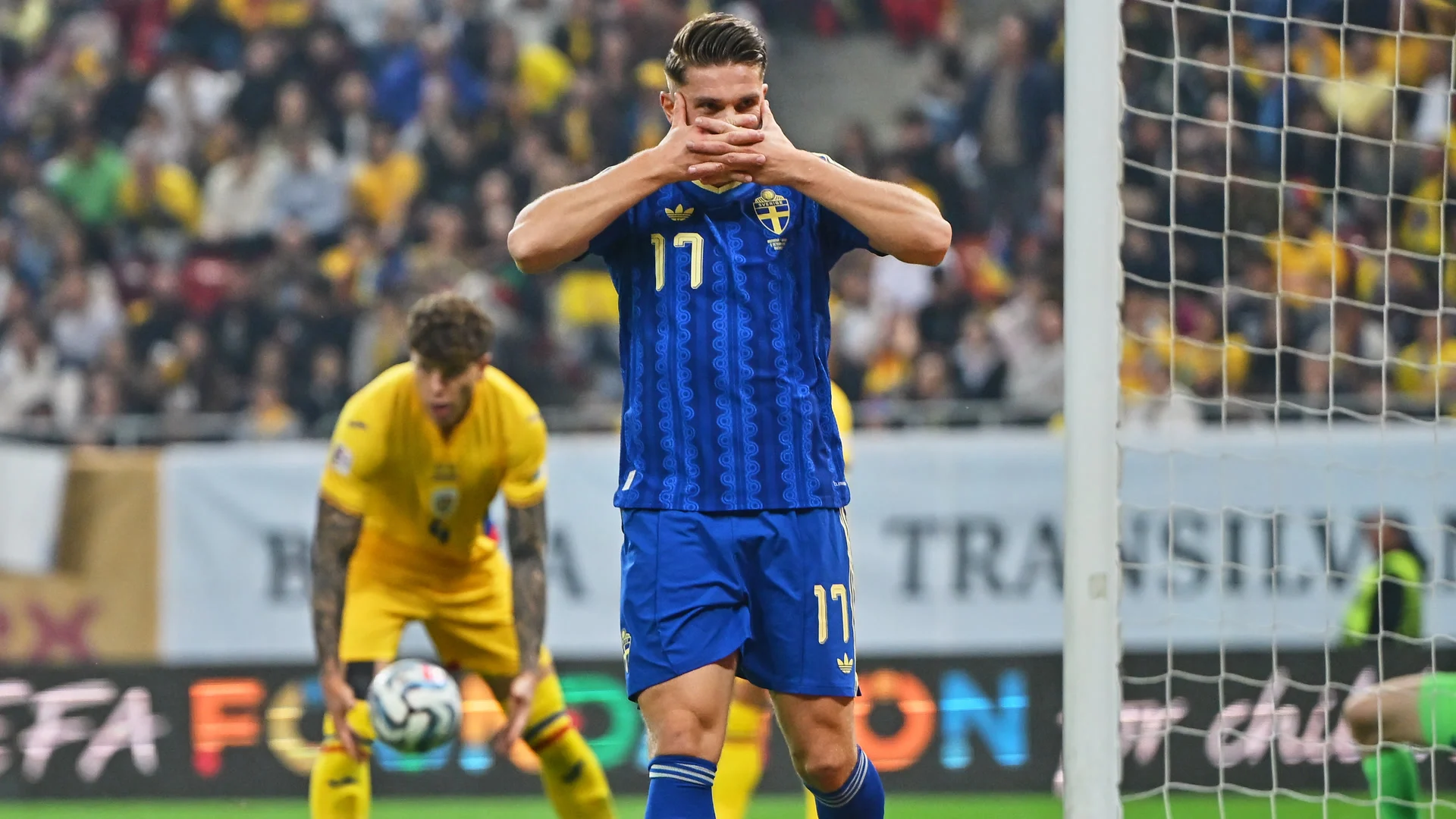 Viktor Gyökeres, in Sweden's blue number 17 shirt, covers his face with his hands in his trademark celebration after scoring against Romania at Arena Națională in Bucharest (Photo: Raed Krishan/AP/TT)