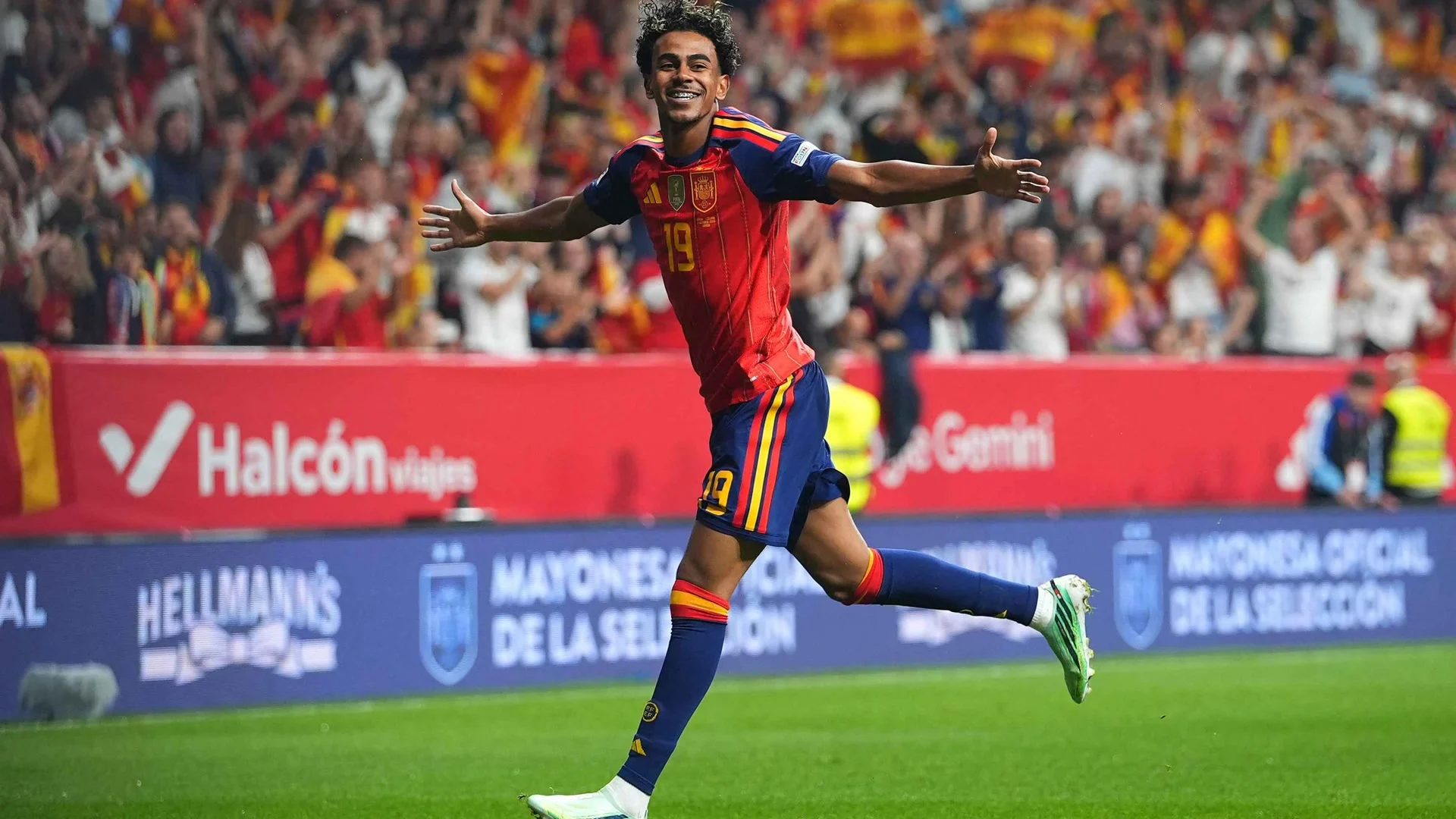 Lamine Yamal celebrates scoring for Spain against Czechia in Oviedo, arms wide, wearing the red Spain national-team shirt with number 19