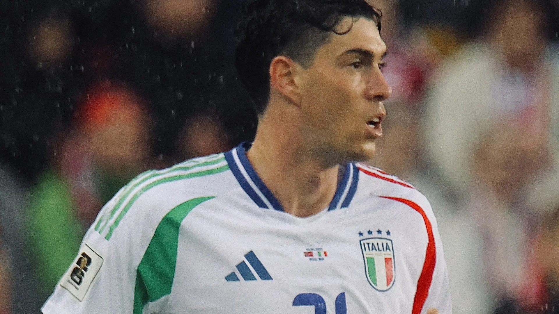 Alessandro Bastoni in a white Italy national team jersey during a Nations League match
