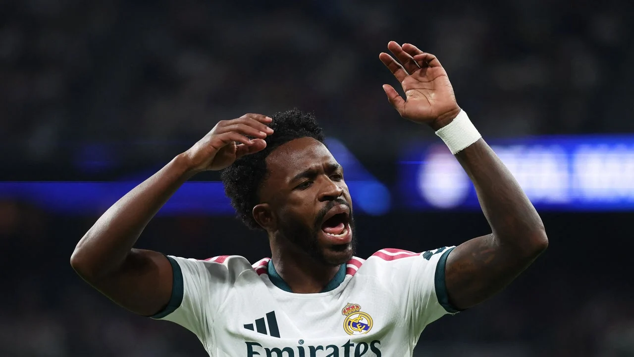 Vinícius Júnior of Real Madrid reacts after being sent off against Villarreal at the Santiago Bernabéu. Photo: Alejandro Martínez Vélez / AS